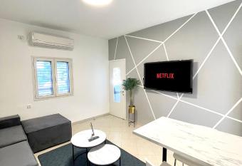 Rambam BEACH apartment allows 18 year olds to book a room