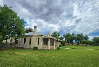 Karoo Leeu Self Catering has Balcony rooms