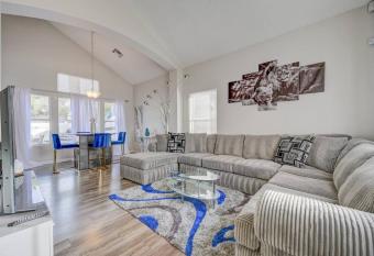 Desert Azul 5 BD/4Rooms/Spacious allows 18 year olds to book a room