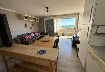 Appartement de l oursini  re 4/6 pers vue mer allows 18 year olds to book a room