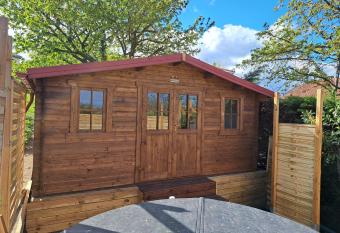 Cabane Spa Nord GOUIS has rooms with a private hot tub