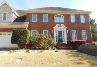 Stone Mountain Cozy Home allows 18 year olds to book a room
