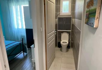 Appartement tr  s bien situ   au calme has Balcony rooms