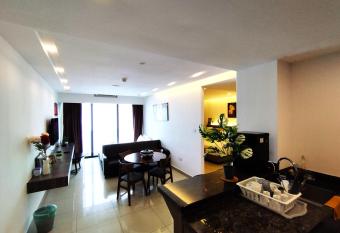 GentingTop ColdCloudSty6Pax at GrdIonDelmn allows 18 year olds to book a room