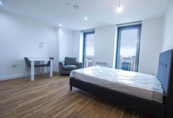 Luxury Apartment near Media City has Balcony rooms