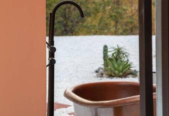 Serene hideaway an hour from Kirkwood Ski Resort has Balcony rooms