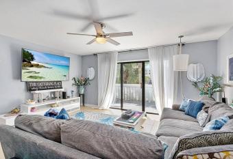 Longboard on JaxBeach has Balcony rooms