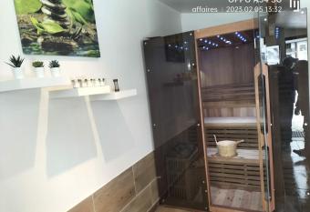 Chaleureuse maison    Besse has Balcony rooms