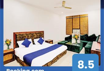 Roomshala 020 Hotel Black Stone - Vasundhara - Near Vaishali Metro has Balcony rooms