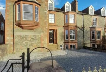 Kirkcudbright Holiday Apartments - Apartment C has Balcony rooms