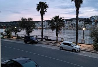 Holiopolis has Balcony rooms