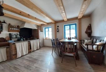 Ferienhof Kchischowka allows 18 year olds to book a room