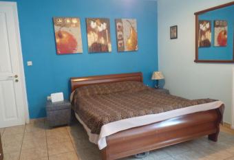 Sun Sea Spetses has Balcony rooms