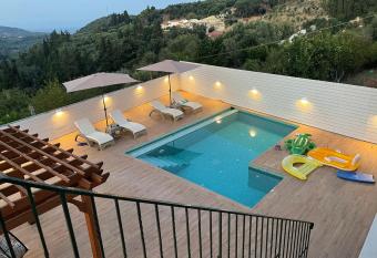 Angelo   s villa has Balcony rooms