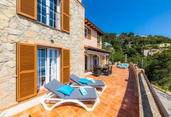 Villa Seaview has Balcony rooms