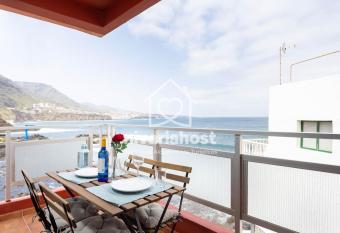 The Atlantic Punta del Hidalgo, by Nivariahost has Balcony rooms