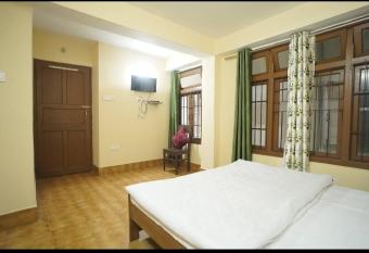 Geser Lodge has Smoking/Balcony rooms