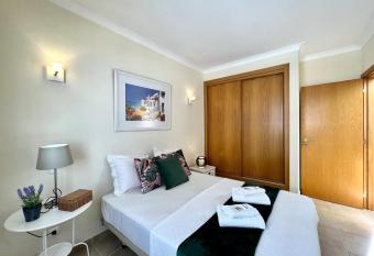 Carvoeiro Terrace by Homing allows 18 year olds to book a room