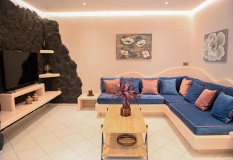 THE ROCK LUXURY HOMES has Balcony rooms