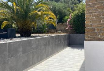 Appartement Palmier allows 18 year olds to book a room