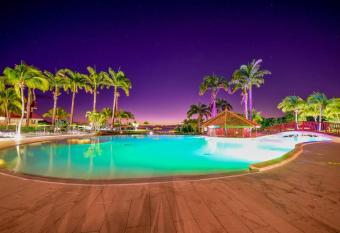 Studio Pierre et Vacances vue mer RDC has rooms with a private hot tub