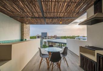 Awesome Penthouse w/ Private Pool     Moots 302 has rooms with a private hot tub