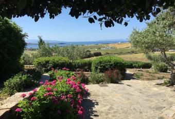 BEAUTIFULL VILLA OVERLOOKING GOLDEN BEACH has Balcony rooms