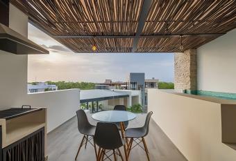 Awesome Penthouse w/ Private Pool    Moots 303 has rooms with a private hot tub