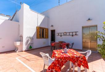 Casa Vacanza lu mare e lu ientu has Balcony rooms