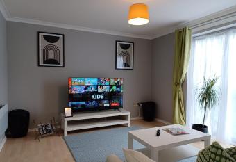 Green Door-The Malting- Specious 1st Floor-One Bedroom Apartment -Fully Furnished-Quiet- Free Parking -Dunstable allows 18 year olds to book a room