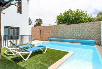 Casa Valeria has Balcony rooms