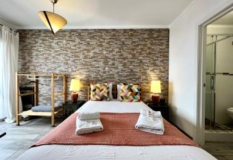 Portim  o Downtown by Homing allows 18 year olds to book a room