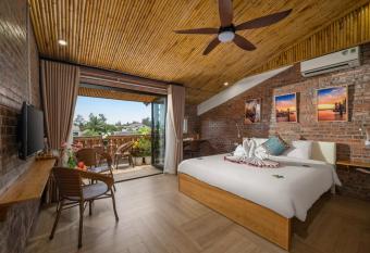 Hoi An Golden Bamboo An Bang Beach Villa & Spa allows 18 year olds to book a room