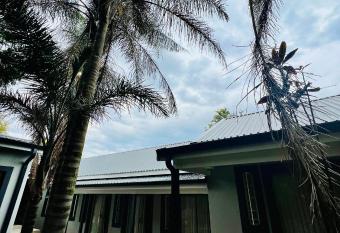 6 on Columbus Guesthouse has Balcony rooms