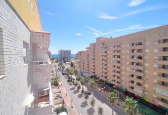 ACV - Marina Trebol III-2   linea planta 7 sur allows 18 year olds to book a room