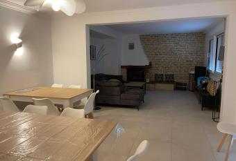 gitele25 - 10mn du PuyduFou allows 18 year olds to book a room