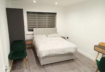 Sea Breeze Newhaven allows 18 year olds to book a room