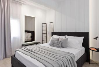 El mare allows 18 year olds to book a room