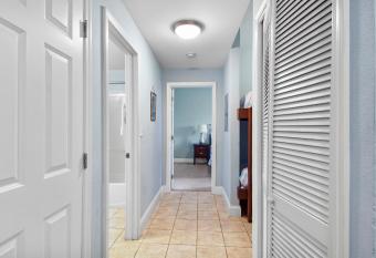 Beach Chair Service - Ocean View and Amazing Sunsets at LTW 1324 has rooms with a private hot tub