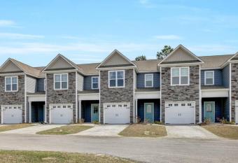 351 S Stingray Lane allows 18 year olds to book a room