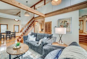 Riverfront Loft Near Butler and Rocky Ripple allows 18 year olds to book a room