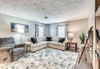 Cozy 2 BR Flat in Downtown Lebanon allows 18 year olds to book a room