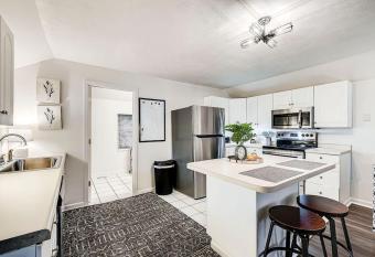 Cozy Northside Indy Flat allows 18 year olds to book a room