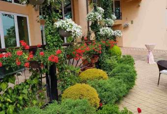 Kesten Futog has Balcony rooms