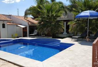 Casa Quinta Zavaleta has rooms with a private hot tub