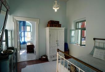 Say Yes Symi House has Balcony rooms