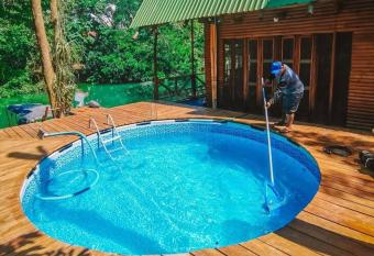 Caba  a Pitaya 3hab A/C, Tv, Wifi, Kayak has rooms with a private hot tub