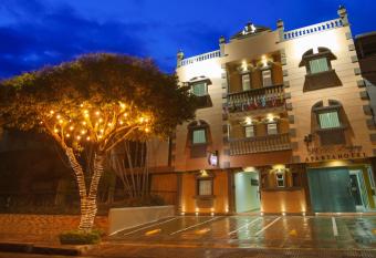 Sachar Lodging Apartahotel allows 18 year olds to book a room