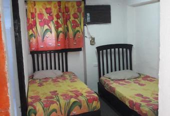 Hostal Maruvillas has Smoking/Balcony rooms