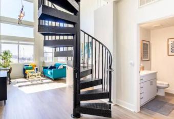 Top Floor Loft-Close to Shops & Dining-King Bed & Parking 4053 has rooms with a private hot tub